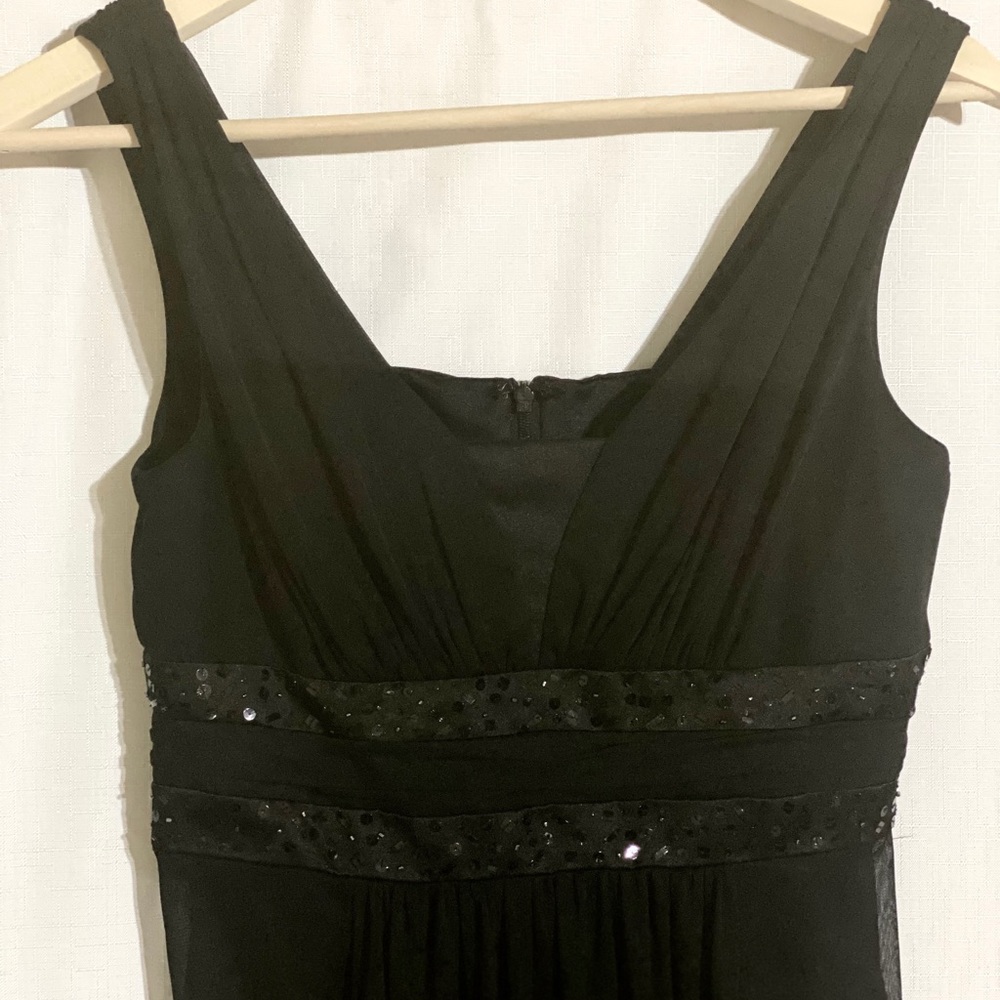 BEAUTIFUL FORMAL BY DAVIDS BRIDAL SIZE 4 NWOT